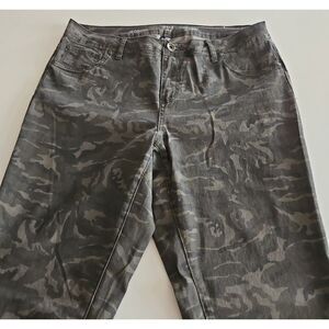 a.n.a Women's Camouflage Patterned Jegging Pants